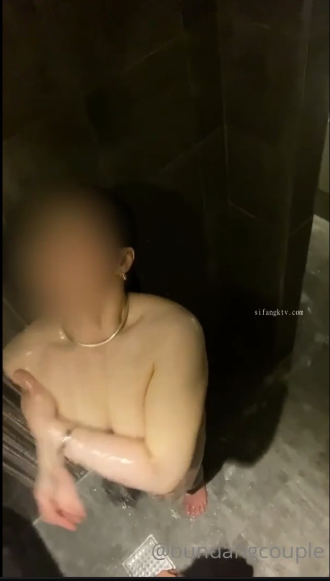 嘴巴吃热狗~鲍鲍吃手指~放荡浪叫爽一波~